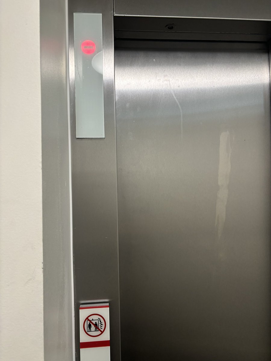 StephWiniecki's tweet photo. @networkhomesuk your lift engineers #rjlifts should be reported. The lift in Compton Court breaks multiple times a month. It was fixed on Friday after two weeks waiting. It broke on Sunday. They came today &amp; left it like this (attached). Why should we pay for their incompetency? https://t.co/9dALWtGSzO