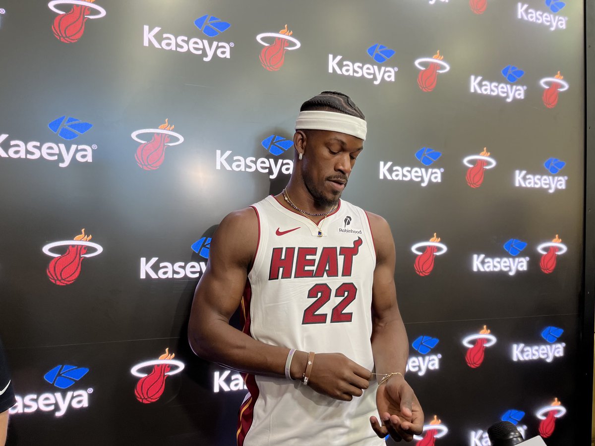 lebronsaikyo's tweet photo. 【悲報】
今年のメディアデー
ジミーバトラー

『『『『普通の髪型wwwww』』』』 https://t.co/5ZN6BZm9LM