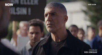 tubikodono1's tweet photo. Öyle senin birkaç baskınla alaşağı edebileceğin bir şey değil CUMHURİYET." #KızılGoncalar #ÖzcanDeniz muhteşem oynuyor https://t.co/8m36Y3z0XV