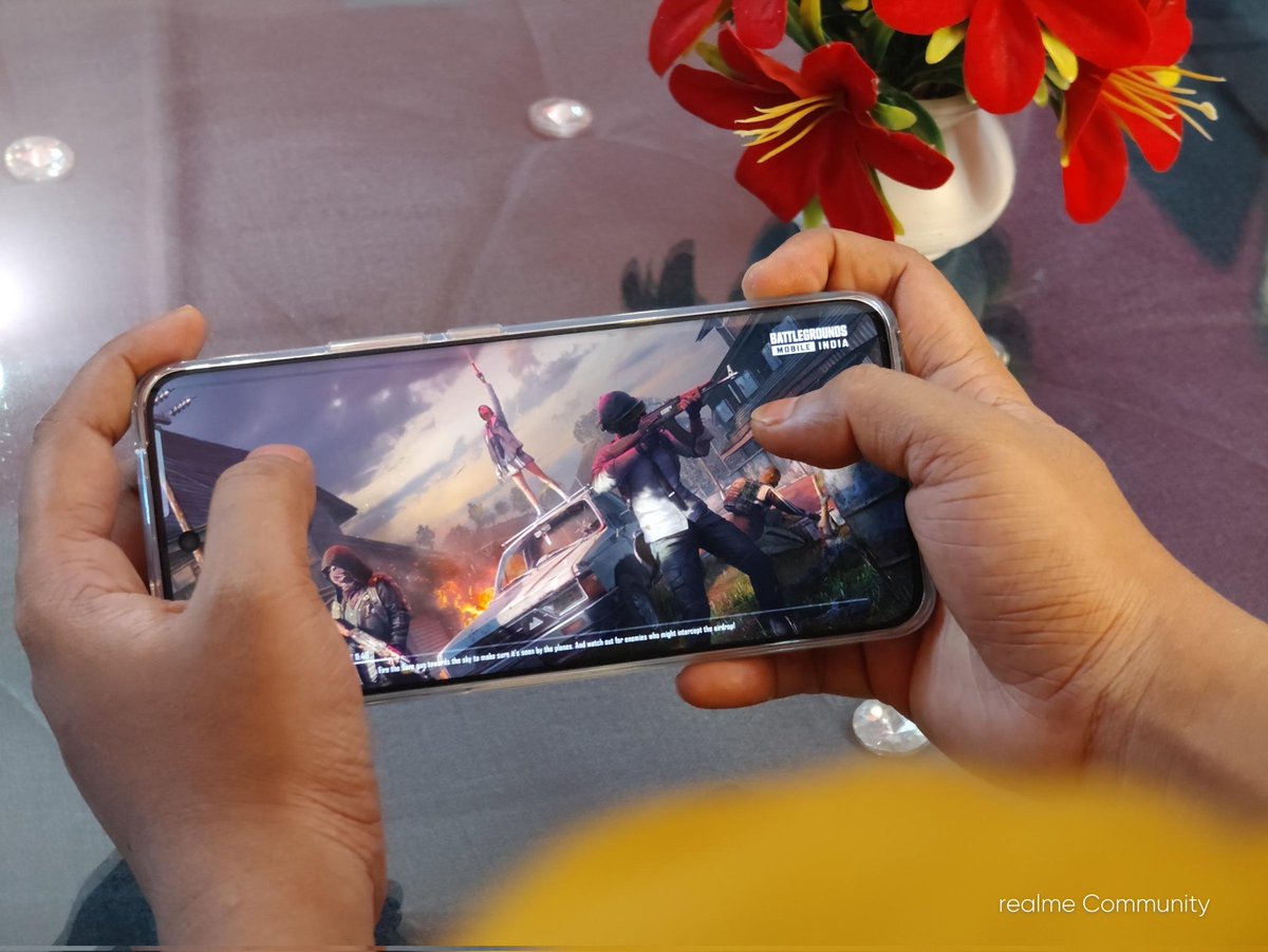 Sumaira_tweets's tweet photo. The realme P2 Pro excels at managing heat, whether during heavy gaming, multitasking, or rapid charging. The Stainless Steel Vapor Cooling System is exceptional at keeping the device cool. The realme P2 Pro is a solid choice that delivers both performance and comfort. https://t.co/NPXb5y3F6Q