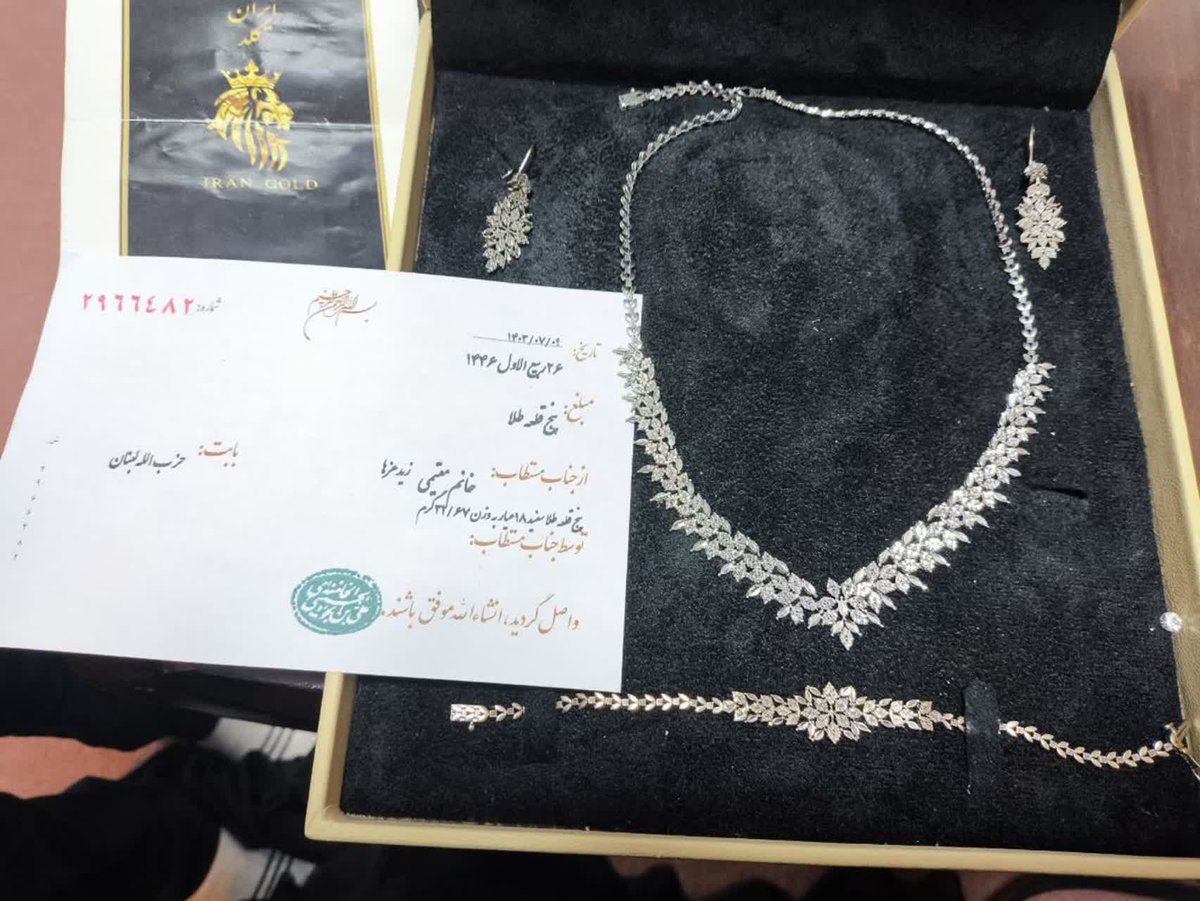 ayat530's tweet image. صدای هل من ناصر رو شنیدی یا نه؟
خانم ها جهاد باموال رو شروع کردن، اگه واسه روز مبادا نگه داشتی الان مباداست.
#جهاد_نصر_الله
#حسن_نصر_الله