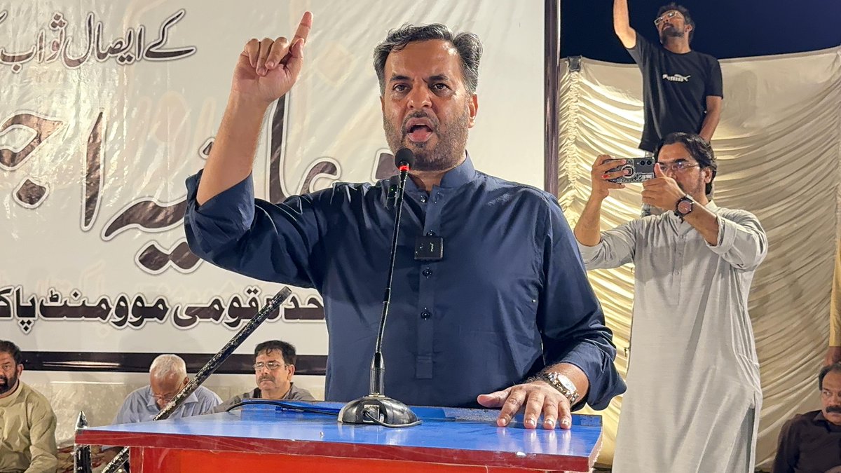 KamalMQM's tweet photo. سانحہ 30 ستمبر 1988 حیدرآباد کے شہدا کے ایصال ثواب کیلِئے اجتماع عائشہ پارک حیدرآباد میں منعقد ہوا۔

جس میں سینئر مرکزی رہنماء سید مصطفی کمال، انیس قائم خانی، کیف الوری و دیگر مرکزی رہنماوں نے شرکت کی۔
اس موقع پر انچارج سندھ تنظیمی کمیٹی سلیم رزاق، واراکین سندھ تنظیمی کمیٹی ڈسٹرکٹ حیدرآباد انچارج ظفر صدیقی واراکین ڈسٹرکٹ کمیٹی اور تمام شعبہ جات کے زمہ دران وکارکنان بڑی تعداد میں موجود ہیں

#MQMPakistan #MustafaKamal #AnisQaimKhani #ShabbirQaimKhai #Hyderabad #Sindh #Pakistan