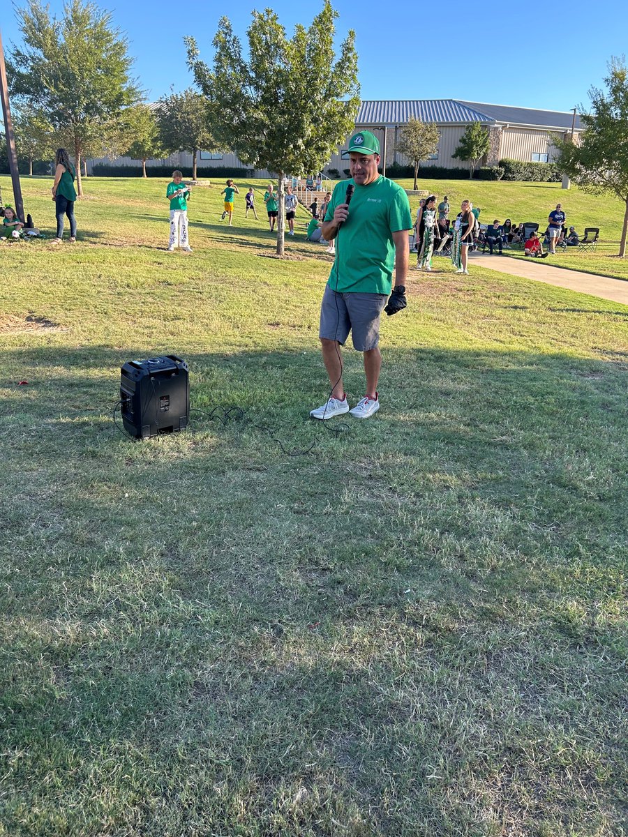 gntybank's tweet photo. This past Friday, Guaranty Denton sponsored a tailgate for Denton Calvary Academyโs Homecoming before their football game! Hamburgers, hot dogs, and good vibes were served! #gnty #denton https://t.co/lP23LBGLtB