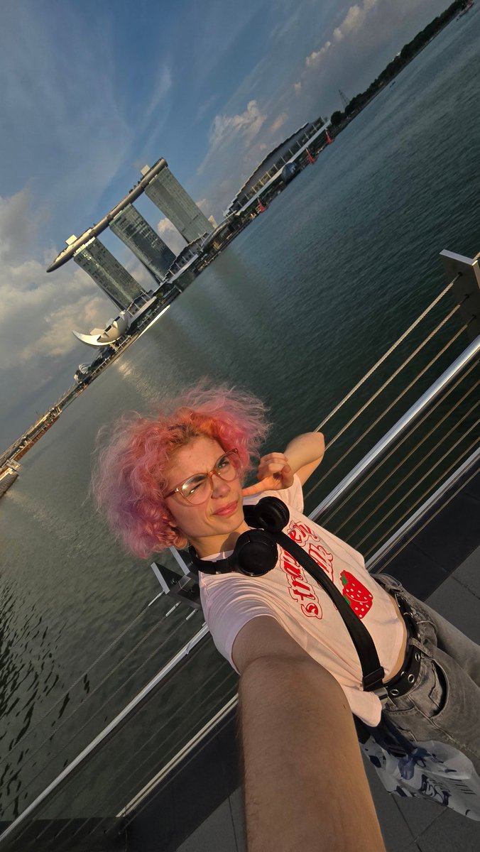 strawbsqr's tweet photo. Day vs night
#OOOSelcaDay #OOOSD #lyOnselcaday #lyOn #OnlyOneOf https://t.co/TKfmngtaFx