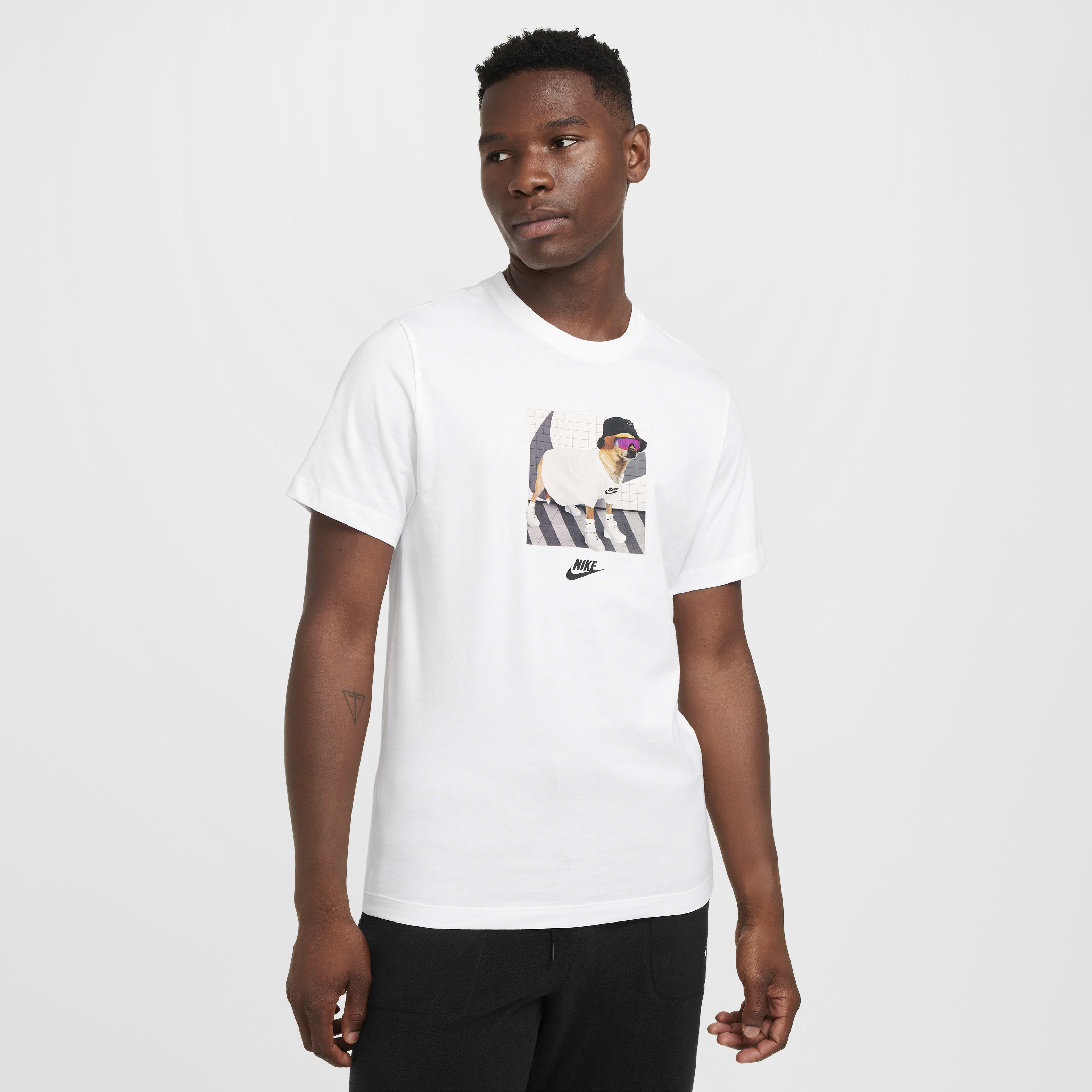 nike_dz2833-030_01.jpg