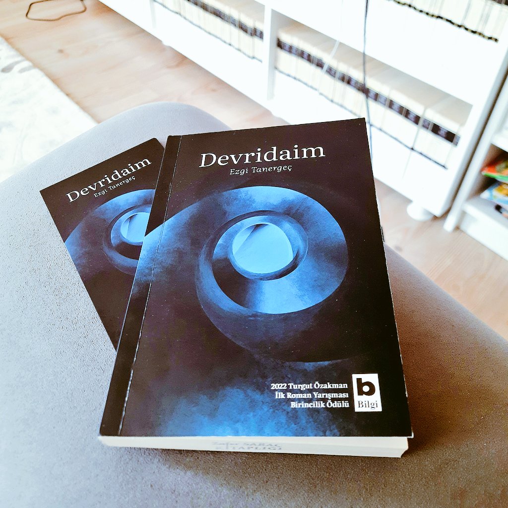 biozafer's tweet photo. "Yaptıklarından sorumlusun, yapmadıklarından da..."

Ezgi Tanergeç, Devridaim, Bilgi Yayınevi, İstanbul, 2023, s. 205.

#Devridaim #Ezgitanergeç
#Bidunyakitap #alıntı #edebiyat https://t.co/bx7NnpE9KS