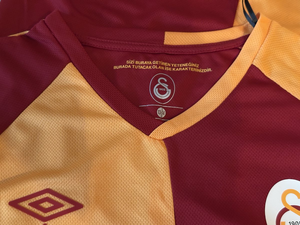 Akademinin girişinde yer alan o söz futbol okullarında gençlerimizin giydiği formalarda da yer alıyor.

“Sizi buraya getiren yeteneğiniz, burada tutacak olan ise karakterinizdir”