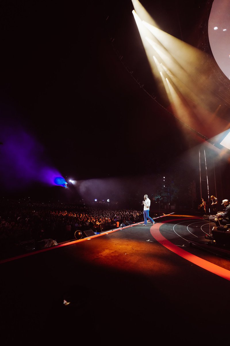 PostMalone's tweet photo. thank you @GlblCtzn 💚💚 https://t.co/6QUCYjfdqI