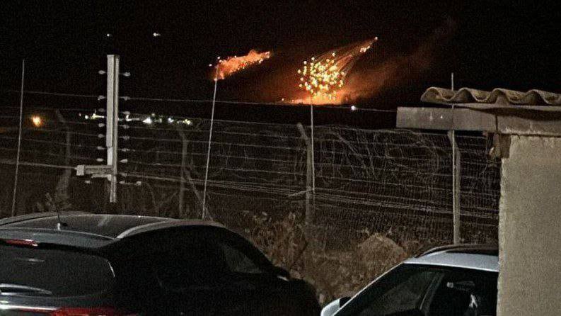 ياعلي احميهم من الص-ها'ينة 
قصف بالفوسفور على المناطق الحدودية اللبنانية .
﴿ سَيَجعَلُ اللَّهُ بَعدَ عُسرٍ يُسرًا ﴾ ❤️‍🩹#بدا_نصر_الله