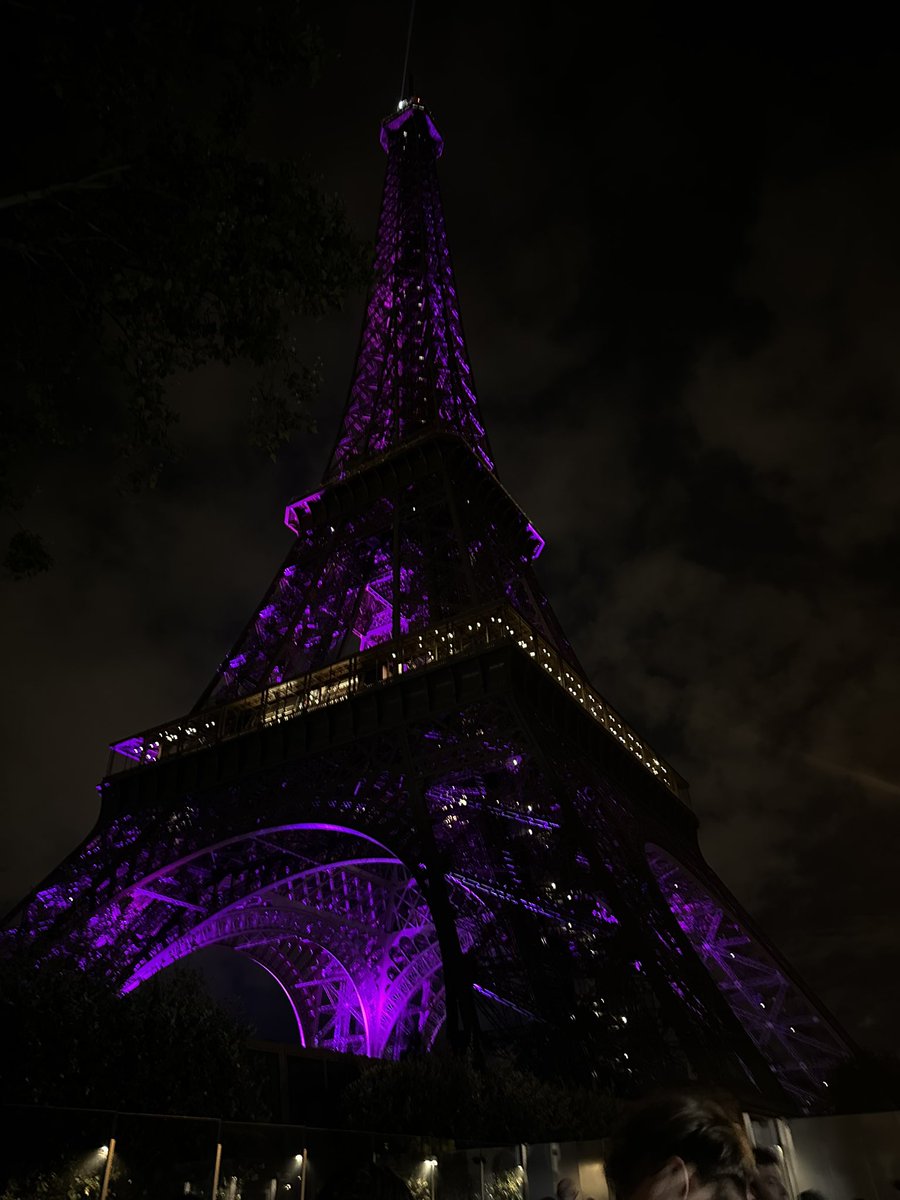 maymaaa19's tweet photo. Petit date avec moi même à la #toureiffel 🌸🩷 https://t.co/oe7FjOmIgn