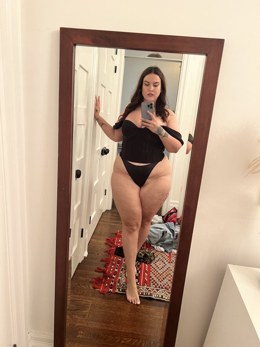 Watch Steph Oshiri 🕷's leaked NSFW photo on TwXstars