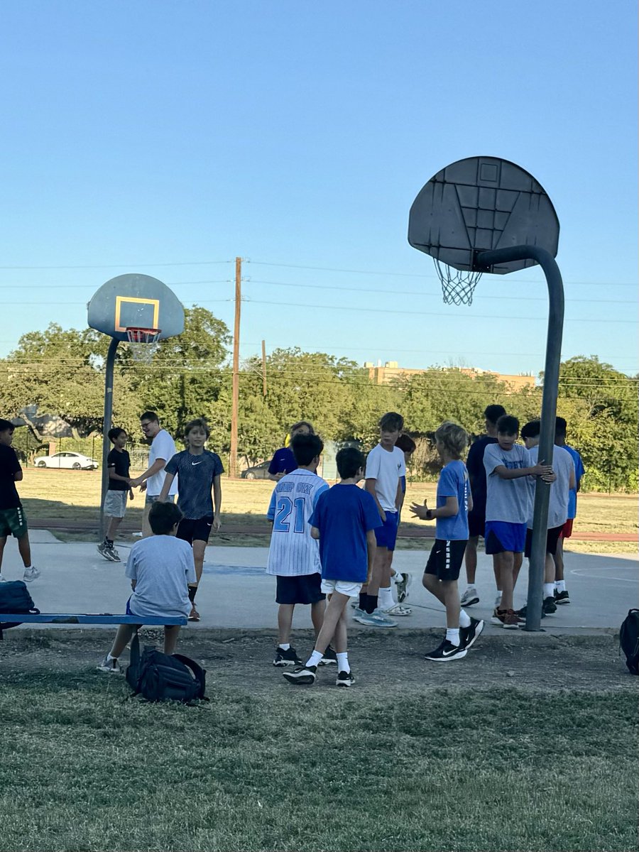 BasharaDana's tweet photo. Monday Morning Mulepack! Our @AHISD Cabinet team starts off each Monday on campuses- greeting staff and students, refereeing basketball, throwing football, u loading cars- to celebrate the start of a new week! 💙💛#NoPlaceLikeAHISD #Mulepack #ILoveAHISD https://t.co/7vpQB8JODO