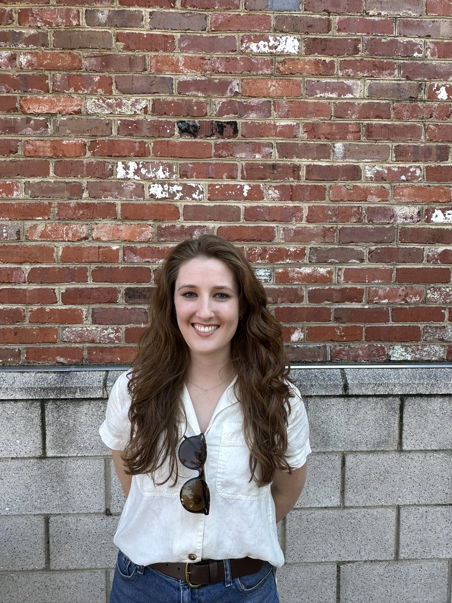 🎉 Meet our President Helen! 🎓 4yr PhD candidate in Neural Signal Processing and Modeling Lab, she uses computational tools to explore effects of electrical stimulation in the epileptogenic brain. Outside of lab you can find her sailing, hiking, or doing hot yoga. 🌊🧗‍♀️🧘‍♀️