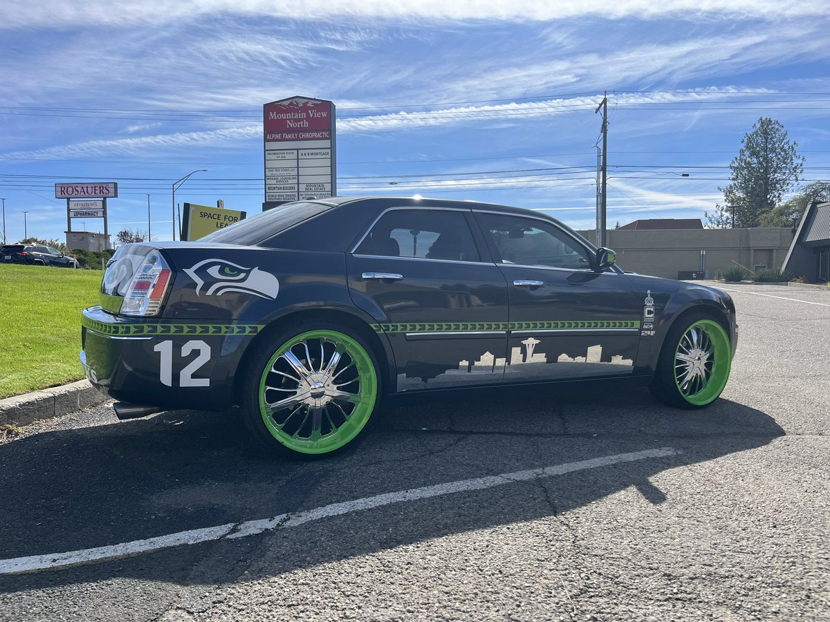 PROPARACHI's tweet photo. #Seahawks  #NFL 
@Seahawks 

Bought this car in 2008. 16 years later still going strong! 

#GoHawks #Beastmobile @MoneyLynch 
✅Lime Green 24s https://t.co/4bkXnOqMxy