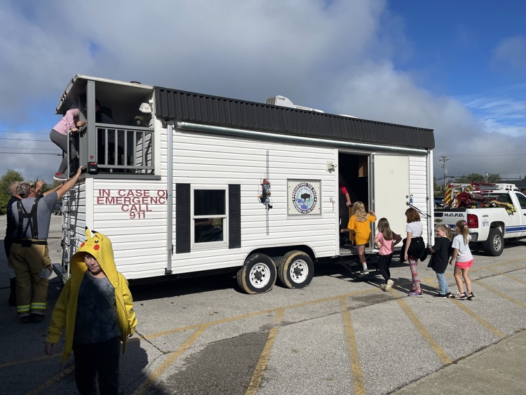 WestsideEl's tweet photo. Thank you to the Cynthiana Fire Department and FRYSC for providing the Smoke House today! 3rd-5th learned about fire safety and how to evacuate a building in case of emergency. https://t.co/gtZttOPMW2