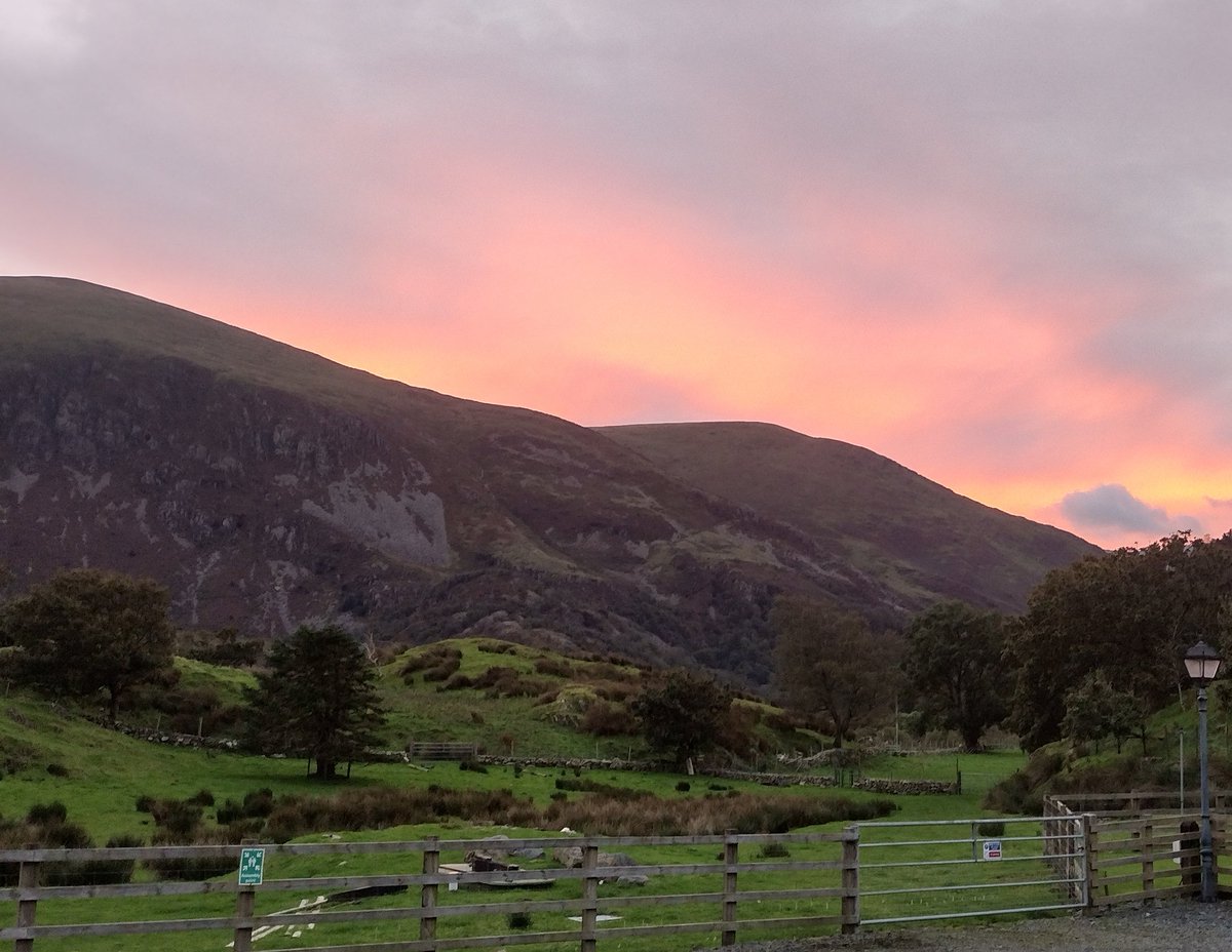 Spent a beautiful weekend with friends in Snowdonia and woke up to sunrises like this