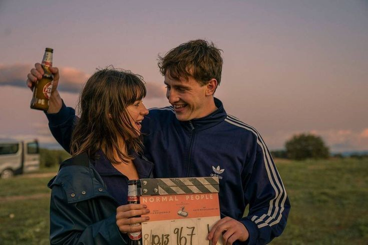 TheCinesthetic's tweet photo. daisy edgar-jones and paul mescal on the set of normal people, 2019 https://t.co/704OerqUWZ