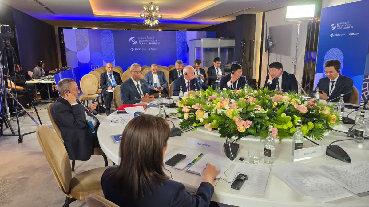 Dia de intenso intercambio en III Forum Economico Euroasiatico. Agricultura, turismo, biotecnologia, quimica, logistica, la banca. Por #Cuba🇨🇺 <a href="/MINCEX_CUBA/">MINCEX🇨🇺</a> <a href="/pro_cuba/">ProCuba</a> <a href="/MauryHechavarr1/">Maury Hechavarría Bermúdez</a> <a href="/a_carricarte/">@a.carricarte</a> <a href="/pepin/">mario jose</a>