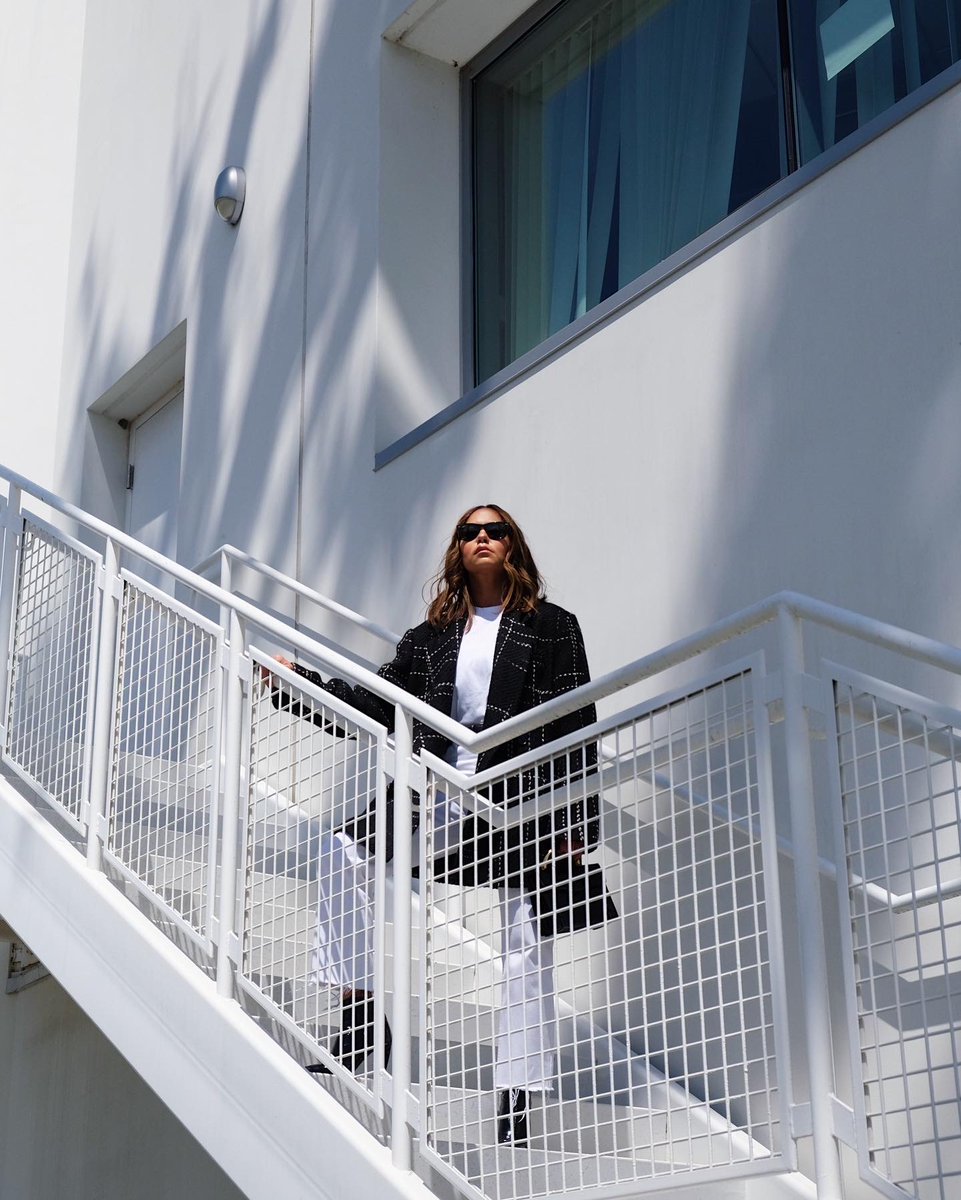 Always_C_R's tweet image. The Fashion Crowd Wears These Elegant Items With Everyday Basics. @AnineBing #aninebing #blazer instagram.com/p/Cu2cqDZS3LT #corpcore #corporatecore