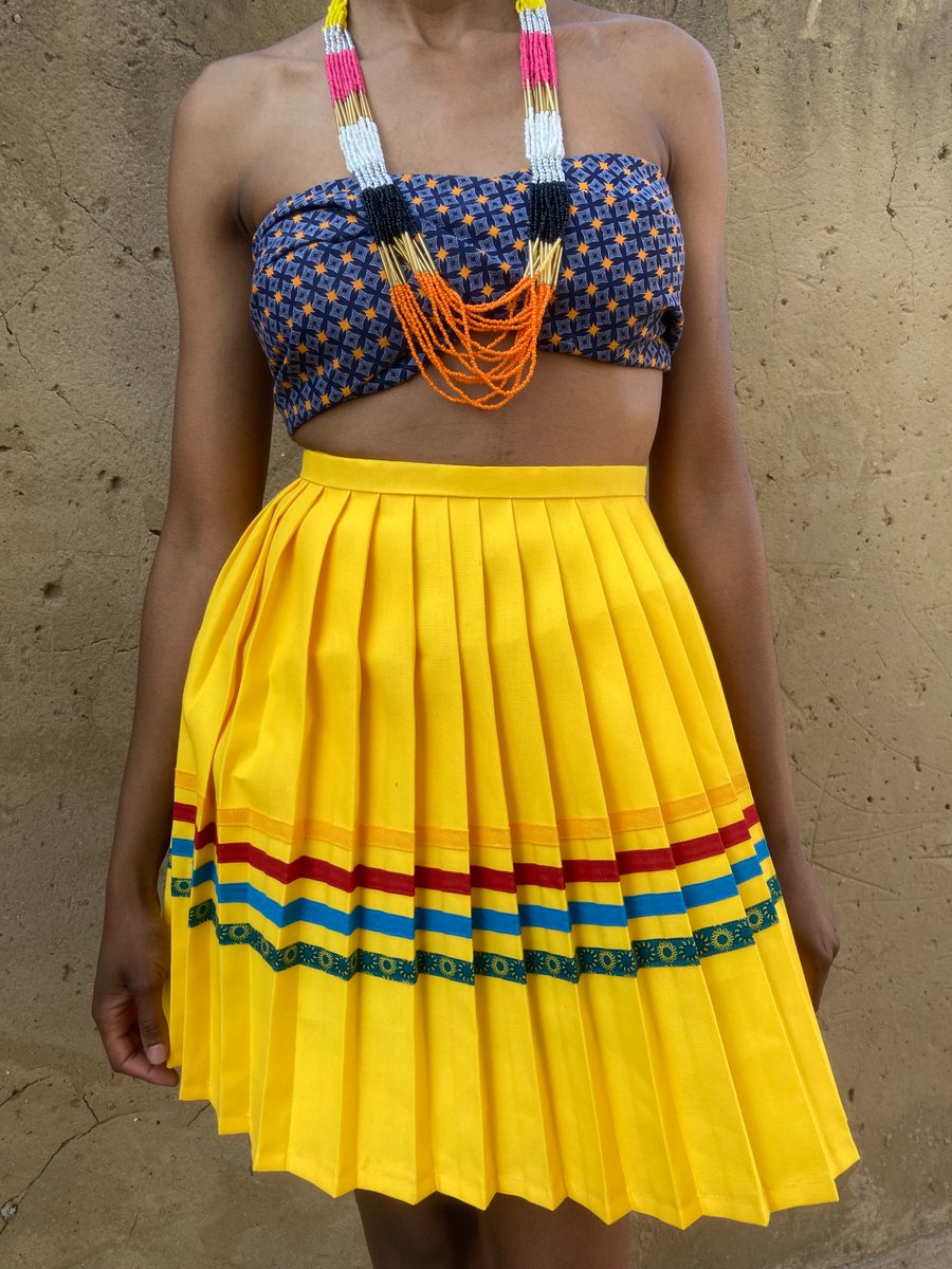 Mokone wa ntshi dikgolo, moana thlantlhagane, nonyane e podudu, mokone ngwana wa thaba ya bogoshi, phuthi matlala

SePedi pleated wrap skirt by @museofffatso 
Photography by Naledi Nthite 

#bapedi #mokone #heritagemonth #southafrican #fatsocreations