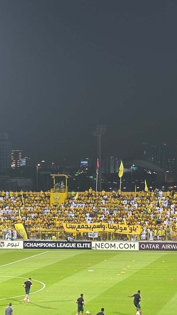 جمهور الوصل الاماراتي يرفع لافته امام الاهلي السعودي

وصمة العار وكابوس الهبوط 💀💀💀💀