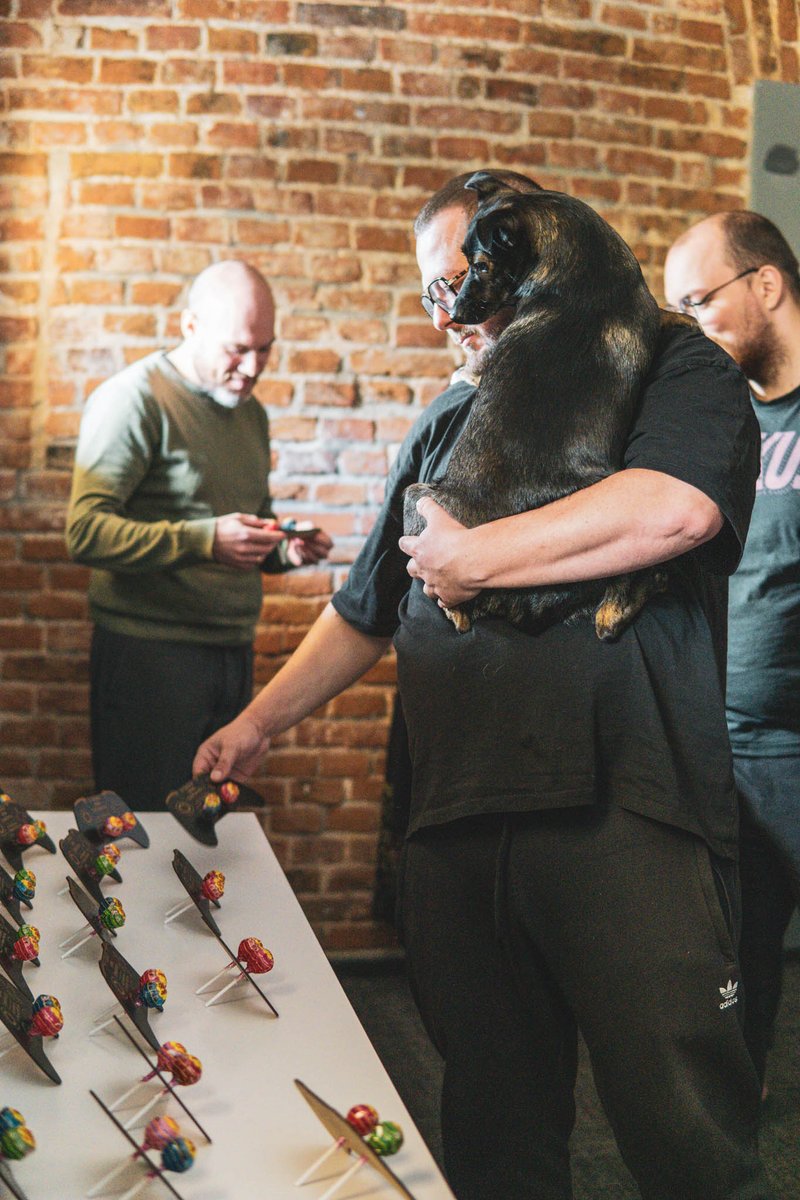 Even our four-legged companion for the day, Ela, got a gift! 🎁