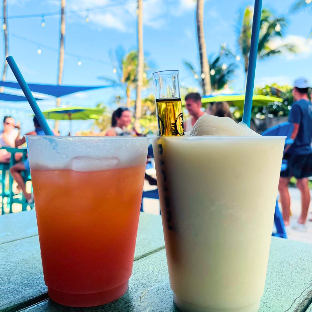 Happy hour views. Meet us at the tiki! 

#delraybeach #southflorida #fridayvibes #beachlife #weekendvibes #cocktails #bars #happyhour