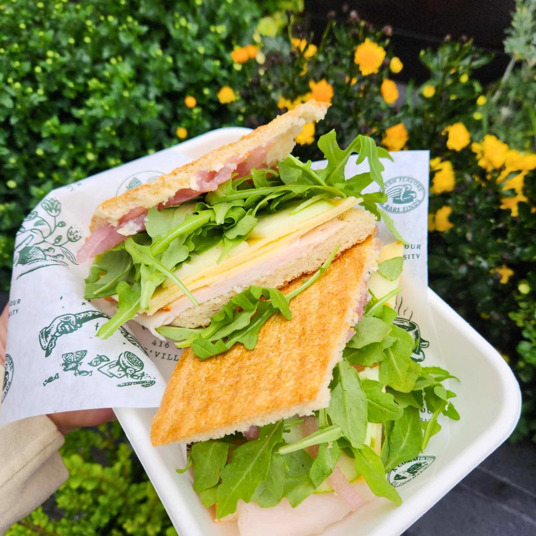 Vermont: The Vermonter - Sliced Turkey, White Cheddar, Maple Compound Butter, Pickled Red Onion, Green Apple &amp; Arugula on Toasted Focaccia
 Sept. 30th - Oct. 5th #sandwichofthestates #vermont #vermonter #maplesyrup #vermontcheddar #cvillefoodie #cvilleeats #lunchbreak #lunchdate