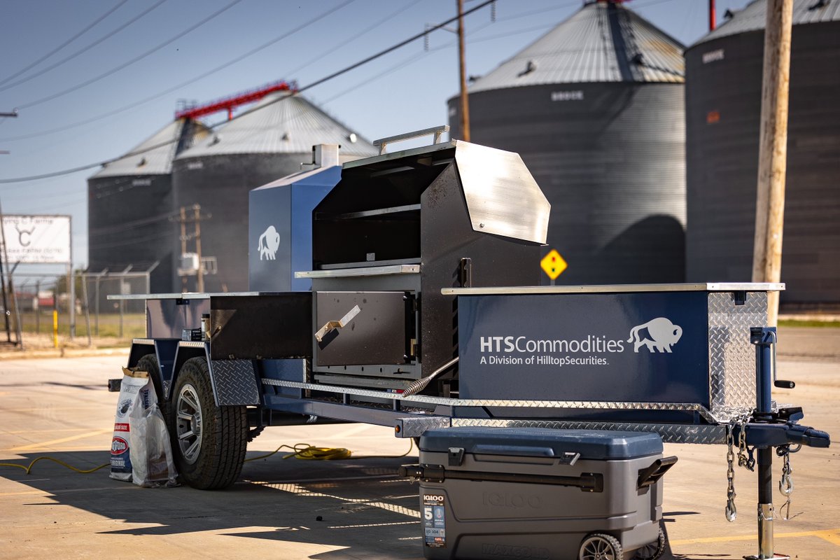HTSCommodities's tweet photo. The Hilltop Commodity &amp; Insurance teams talk'n cattle and grains over some fine smoked/grilled meats in Spearman, TX  on Friday. 9/27 #cattle #ranching #texas #BBQ https://t.co/8Jq4g41txe