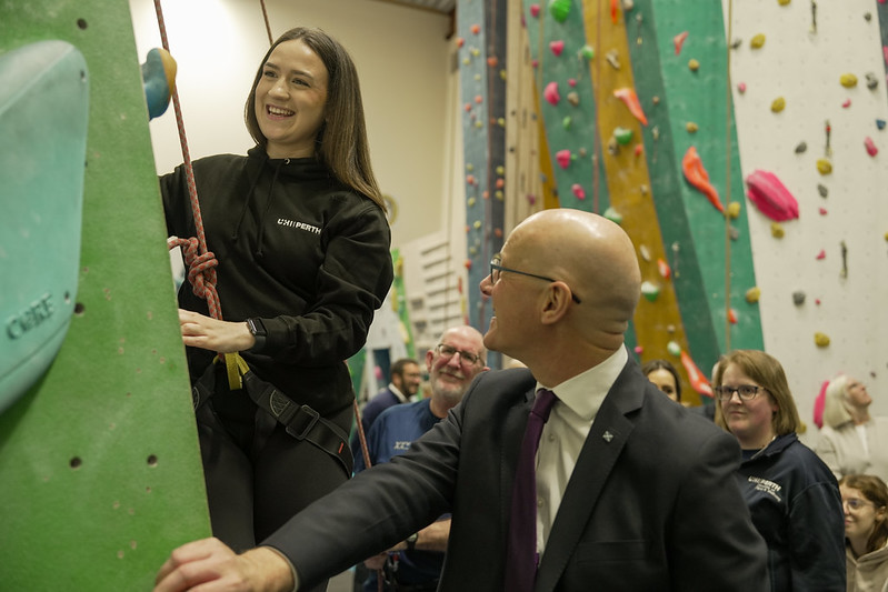First Minister <a href="/JohnSwinney/">John Swinney</a> was at <a href="/UHIPerth_/">UHI Perth</a> to mark the start of Scottish Women and Girls in Sports Week 2024.
He spoke to students about their experiences and about how accessing sport has helped improve both their physical and mental wellbeing.

#LetsMoveTogether