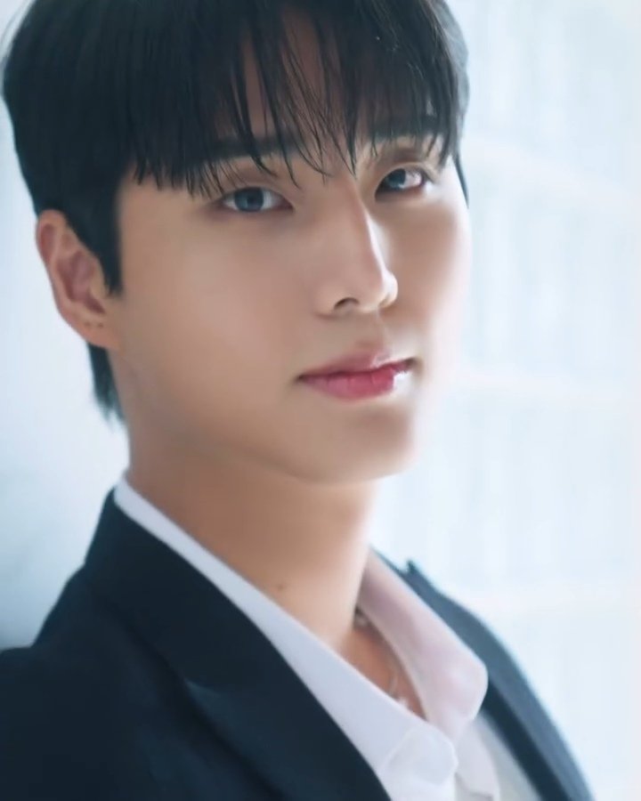 fromn_youngk's tweet photo. Waiting for the bride. https://t.co/R2VByWHgvV