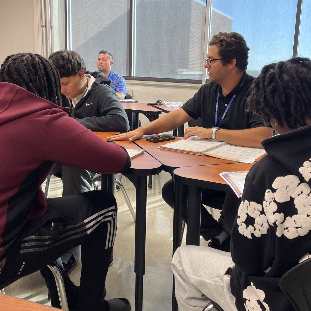 tylercbritt's tweet image. Started this morning at @RaytownHigh for a learning walk with other district leaders. I love seeing HS Ss get excited about seeing their former Elem/MS admin. Bucket filling. Good work from our Bluejays this morning! @RaytownSchools @DrPenK @RQSCAO @RQSHR