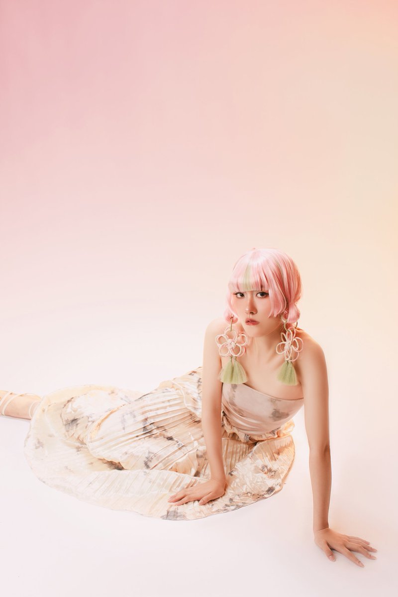 𝙸𝚗𝚝𝚎𝚛𝚠𝚘𝚟𝚎𝚗 𝚋𝚘𝚗𝚍𝚜 • 𝙱𝚕𝚘𝚜𝚜𝚘𝚖𝚒𝚗𝚐 𝙱𝚘𝚗𝚍𝚜 
🌸 綻放

Creative Director &amp; Stylist / Lea Li
Photographer / @ preservedsunset
Gaffer / @ lilyyytsang
Wig Artist / AKIWIG
Assistant Stylist / @ p.nohesi.s
Makeup Artist / @ makeupmiyyya
Model / @ evelyn_xyee