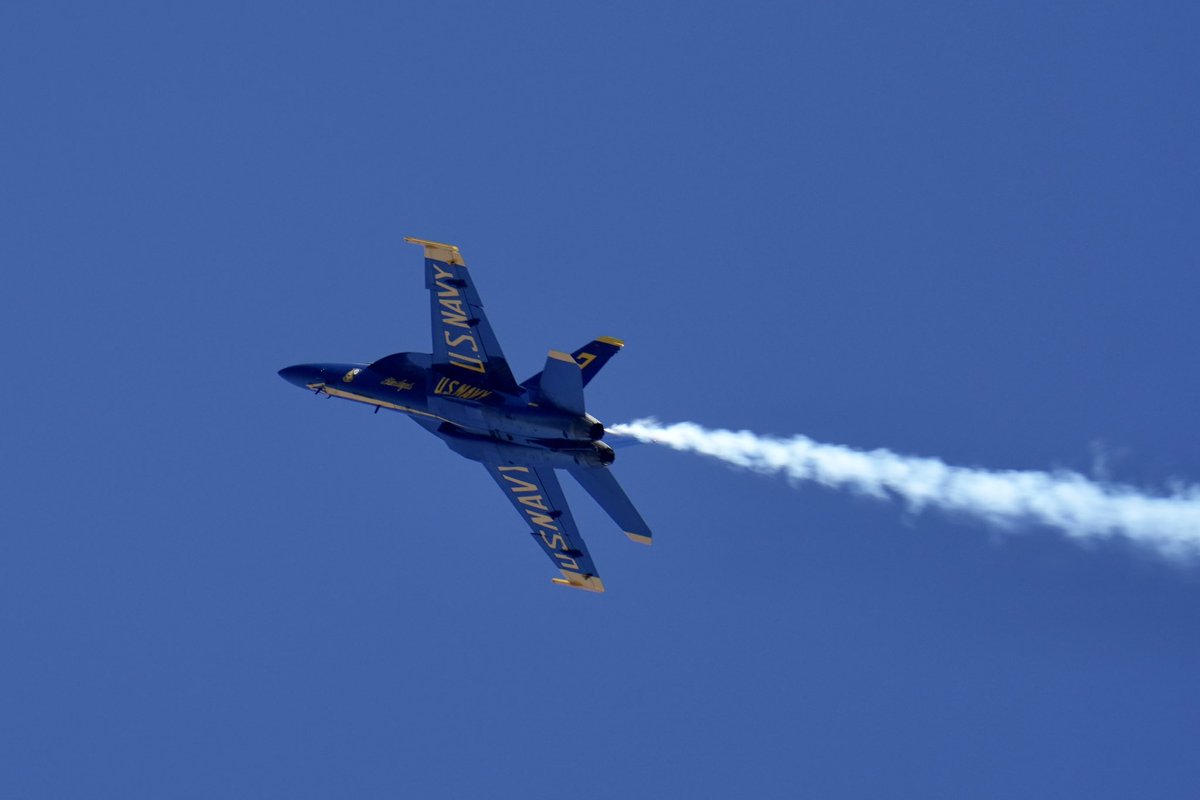 pimmoral's tweet photo. @BlueAngels in the sky. Nothing like an air show!
#mcasmiramar #blueangels https://t.co/eHSSZ6frvZ