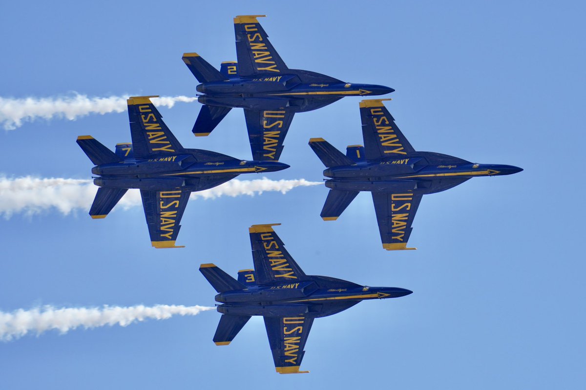 pimmoral's tweet photo. @BlueAngels in the sky. Nothing like an air show!
#mcasmiramar #blueangels https://t.co/eHSSZ6frvZ