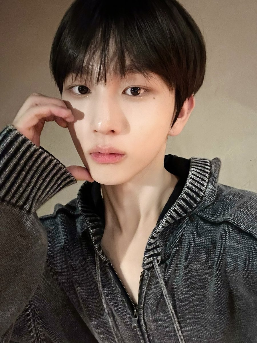 by_EPEX's tweet photo. 잘 쟈요😚

#EPEX #이펙스 #BAEKSEUNG #백승 #백전백승 https://t.co/qzZvYc3zbS