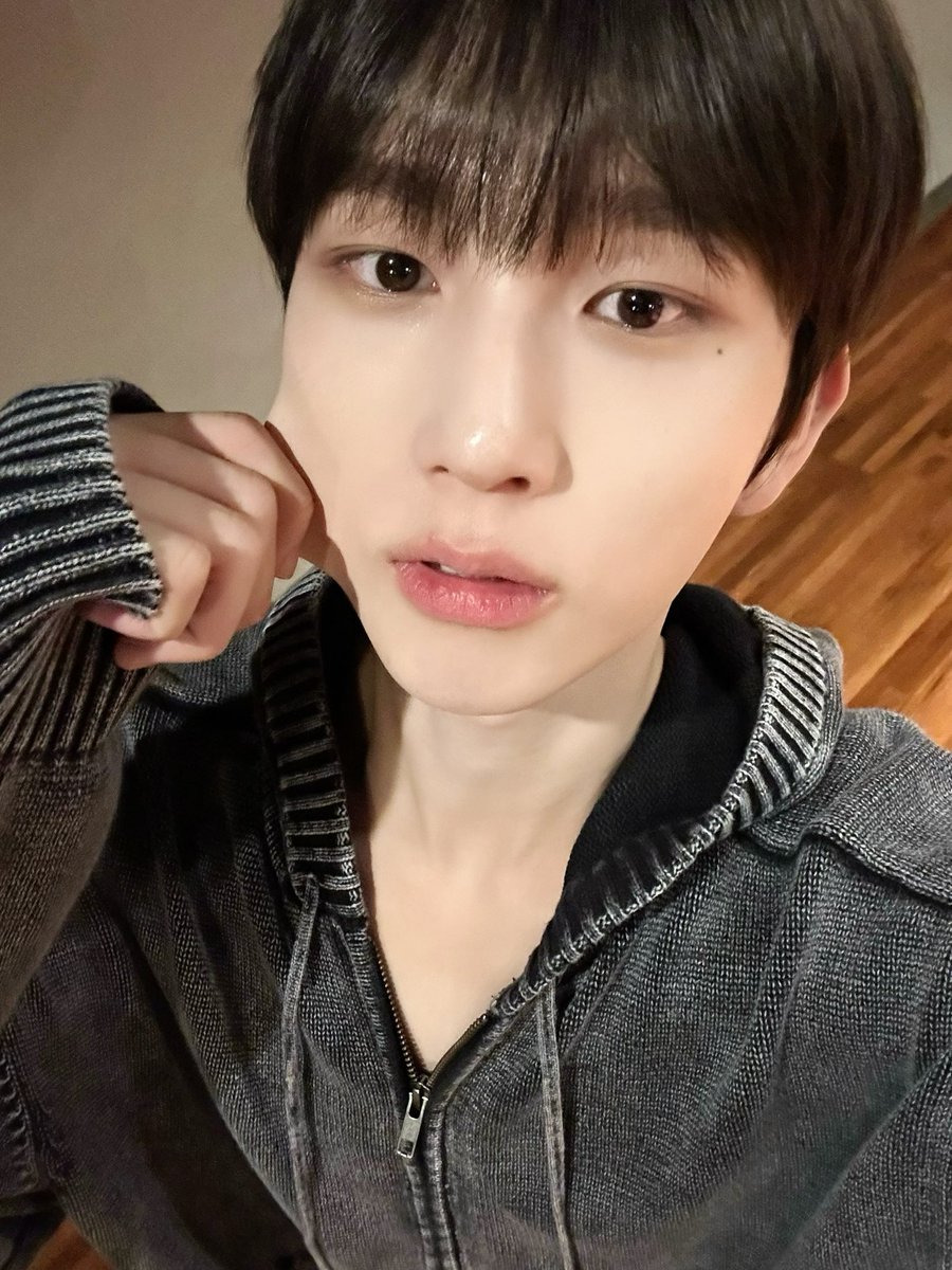 by_EPEX's tweet photo. 잘 쟈요😚

#EPEX #이펙스 #BAEKSEUNG #백승 #백전백승 https://t.co/qzZvYc3zbS