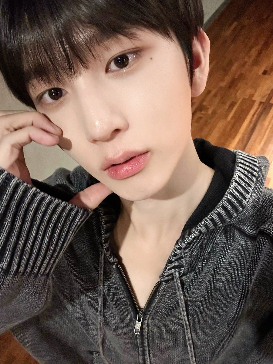 by_EPEX's tweet photo. 잘 쟈요😚

#EPEX #이펙스 #BAEKSEUNG #백승 #백전백승 https://t.co/qzZvYc3zbS