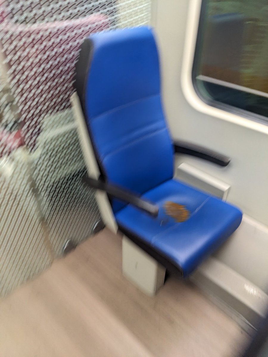 oh nee iemand poopensharten op de cuckstoel