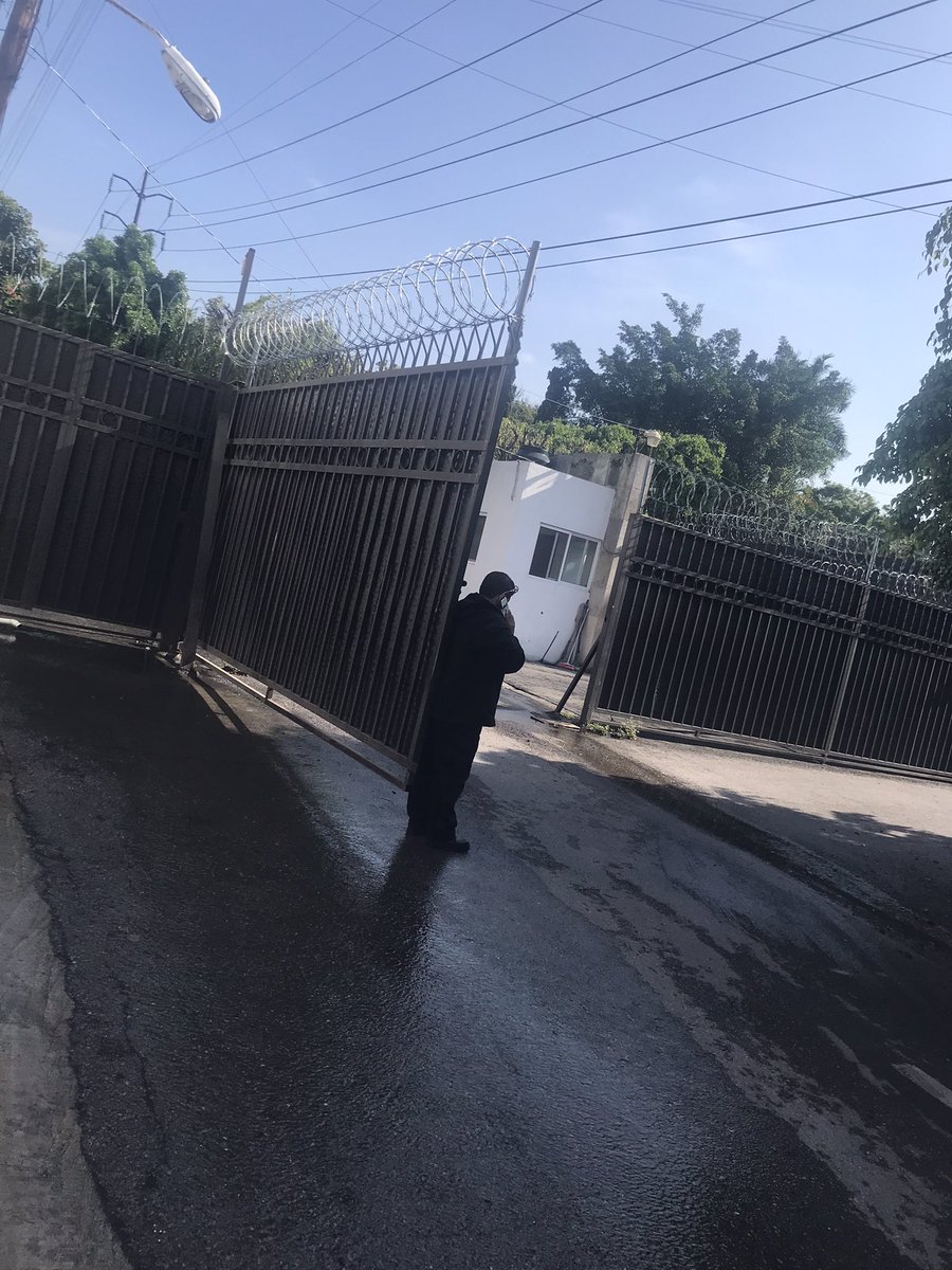 tiktous's tweet photo. @SAPACCuernavaca calle San Diego Acapantzingo 1mes con fuga !! @CuernavacaGob @En_Cuernavaca https://t.co/LZYwuLGv60