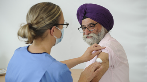P_H_S_Official's tweet photo. This year’s winter vaccination programme to protect those most vulnerable to flu and COVID-19 has started in Scotland, with invitations to book or attend an appointment now being sent to those who are eligible.  

Find out more 👇
https://t.co/SP2U55wkhp https://t.co/7ZqC6aFeXv