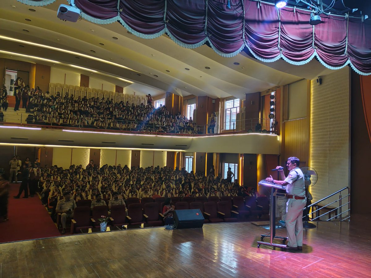 DCP Central Division,ಉಪ ಪೊಲೀಸ್ ಆಯುಕ್ತ ಕೇಂದ್ರ ವಿಭಾಗ (@dcpcentralbcp) on Twitter photo "Stay Strong, Stay Clean: Building a Drug-Free Tomorrow, One Step at a Time. #Saynotodrugs. Today, Drug Awareness programs were conducted in 20 educational institutions of Central Division, inspiring over 2,500 students"<a href="/BlrCityPolice/">ಬೆಂಗಳೂರು ನಗರ ಪೊಲೀಸ್ BengaluruCityPolice</a> "Stay Strong, Stay Clean: Building a Drug-Free Tomorrow, One Step at a Time. #Saynotodrugs. Today, Drug Awareness programs were conducted in 20 educational institutions of Central Division, inspiring over 2,500 students"<a href="/BlrCityPolice/">ಬೆಂಗಳೂರು ನಗರ ಪೊಲೀಸ್ BengaluruCityPolice</a>