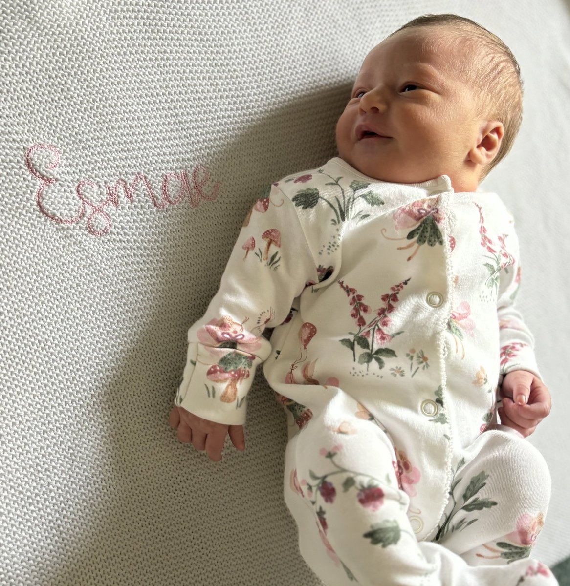 ChloeSimmonite's tweet photo. Esmae Catherine Simmonite you are more than we have ever dreamed of baby girl ☁️ 21.09.2024 🩷 https://t.co/vQkFmTKSOO