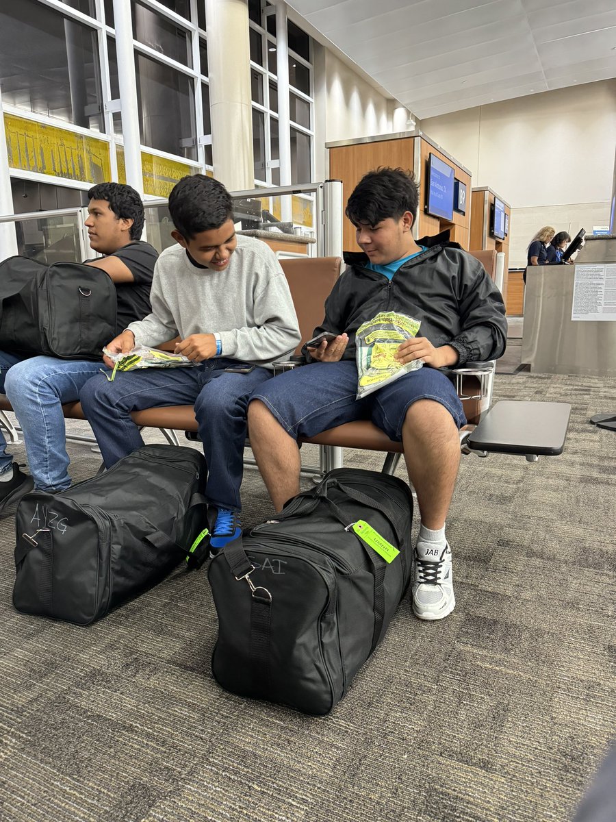nickdaboh's tweet photo. @elonmusk All starts with this recurring scene
here; 4:30am last week at the San Antonio TX airport departure gate (s); it is like this every morning ...new migrants, same black travel bags, same iphones, with yellow documents bag.... https://t.co/8cpFnzPEHW