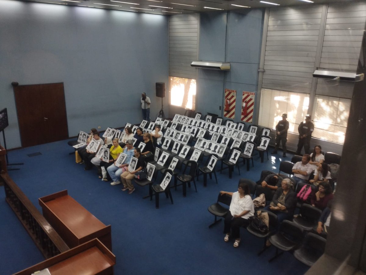 Megacausa Jefatura III

Última audiencia en el juicio por la megacausa Jefatura III. Por más de un año, familiares y más de 63 sobrevivientes pasaron por la sala de audiencias para contar su historia. 

Hoy se conocerá la sentencia a las 16.00 horas en el Tribunal Oral Federal.