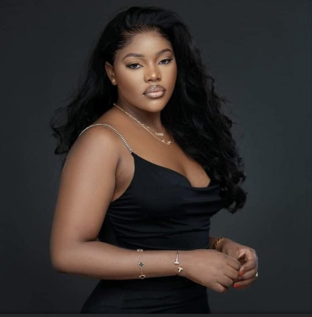 Narcisse27894's tweet image. #JusticeRDC : Sans plaignant,  #MariaNtumba totalise aujourd'hui 3 jours au cachot. Contrainte de demander pardon mais elle ne sait pas à qui et pourquoi, et exige de connaître et rencontrer son plaignant avant tout. De l'autre côté, @IsralMutombo11 nie son implication...