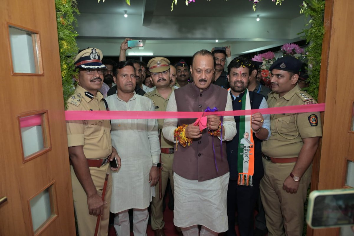 उपमुख्यमंत्री <a href="/AjitPawarSpeaks/">Ajit Pawar</a>  यांच्या हस्ते #उदगीर येथील विकास कामांचे उद्घाटन करण्यात आले. कृषिमंत्री धनंजय मुंडे, क्रीडा व युवक कल्याण मंत्री <a href="/BansodeSpeaks/">Sanjay Bansode Official</a> , आमदार विक्रम काळे, आमदार बाबासाहेब पाटील यावेळी उपस्थित होते.