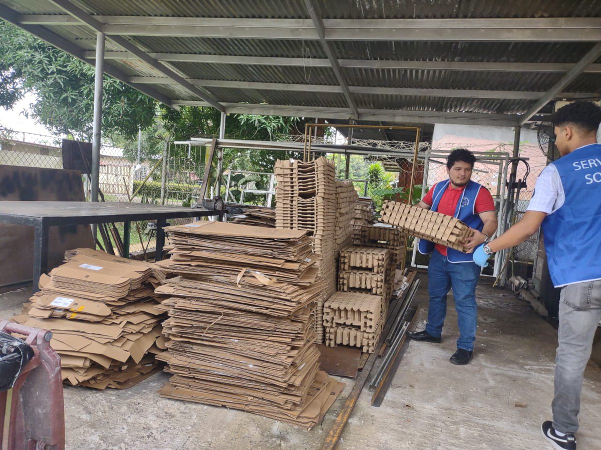 Un total de 1,673 libras de desechos reciclables se recolectaron como parte de la Campaña de Auto Reciclaje, que organiza la Subdirección de Vida Universitaria a través de la Coordinación de Servicio Social Universitario, con el apoyo de la Clínica Universitaria y Recimetal.