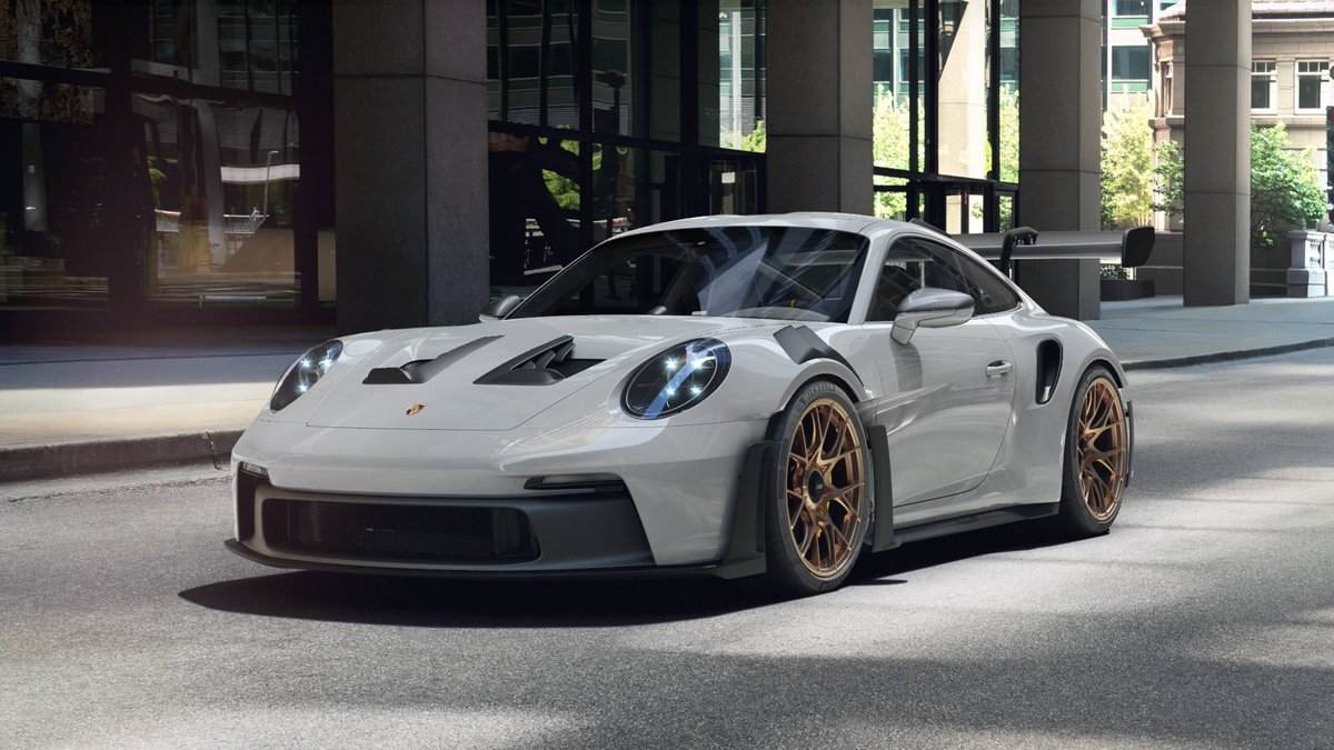 JevonDoesHomes's tweet photo. Never been a #Porsche person but something about the GT3 RS makes me want one! https://t.co/2z9nO5Im47