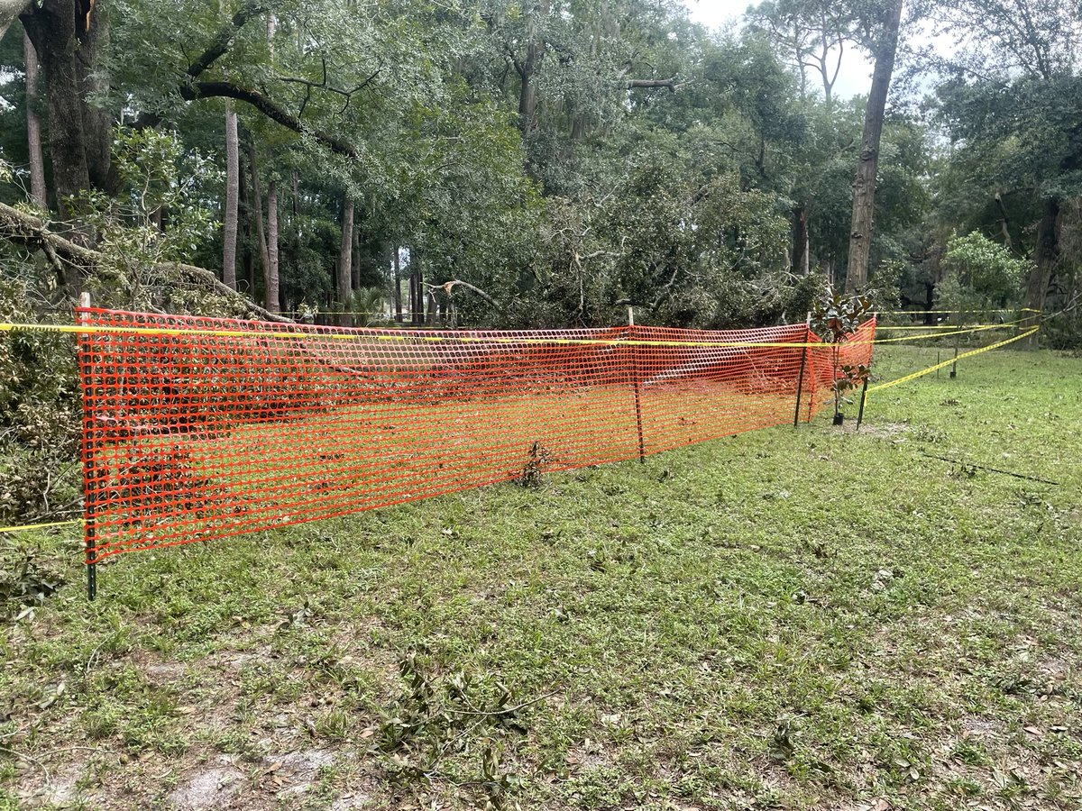 jaxparks's tweet photo. Following Hurricane Helene, if you encounter downed or leaning trees, caution tape, orange fencing, or crews at work, it's critical for your safety to stay clear. Workers might not be able to hear you, &amp; there's risk of injury from flying debris. 

@CityofJax 
#parksandtrails https://t.co/I8DsZjEd0b
